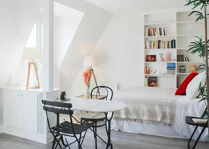 Coquettish Apartment In Passy Near Eiffel Tower